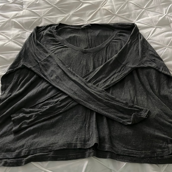 BRANDY MELVILLE LONG SLEEVE TEE - Picture 1 of 2